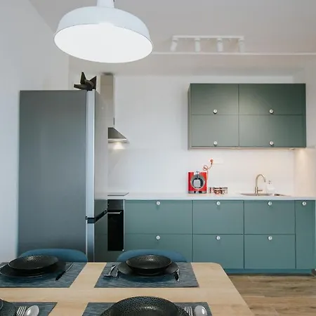 Eva's Apartment Split
